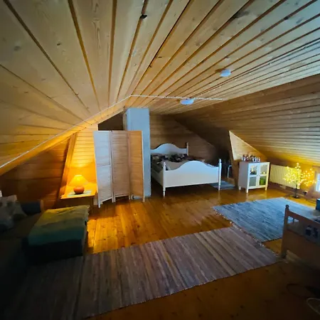 Semesterbostad Lakeside Log Edith Rovaniemi