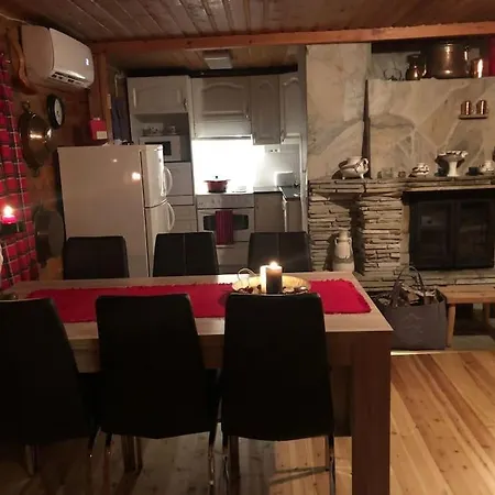 Lakeside Log Edith Rovaniemi