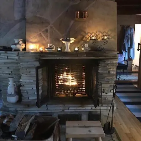 Lakeside Log Edith Rovaniemi