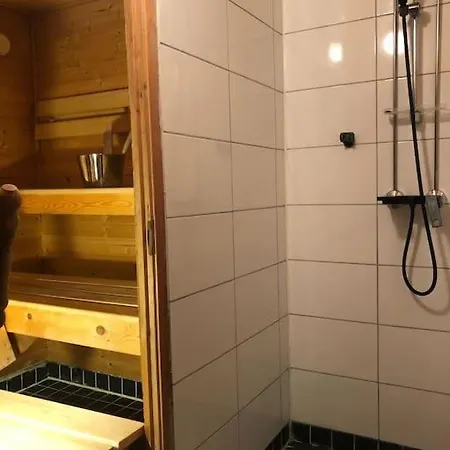 Lakeside Log Edith Feriehus *